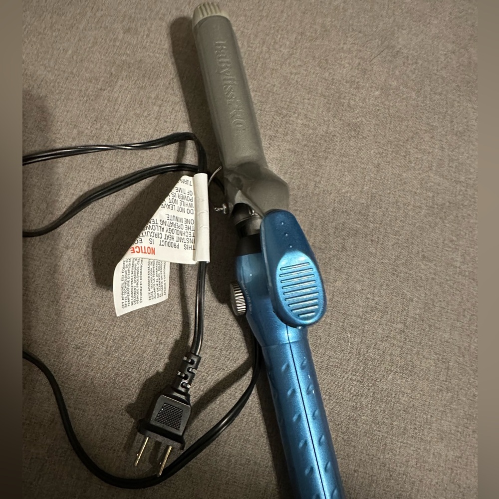Babyliss nano titanium 1” curling iron. Heats up excellent